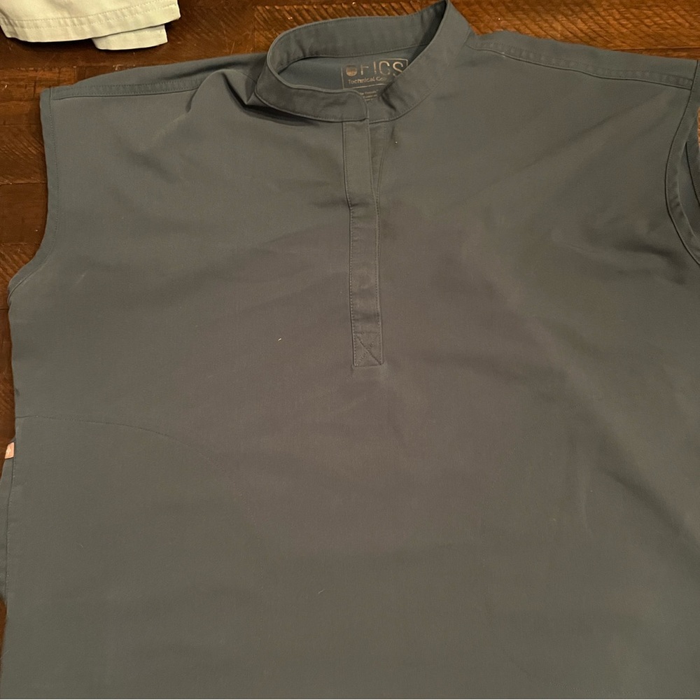 Figs Rafaela - Mandarin Collar Scrub Top - L / Caribbean Blue